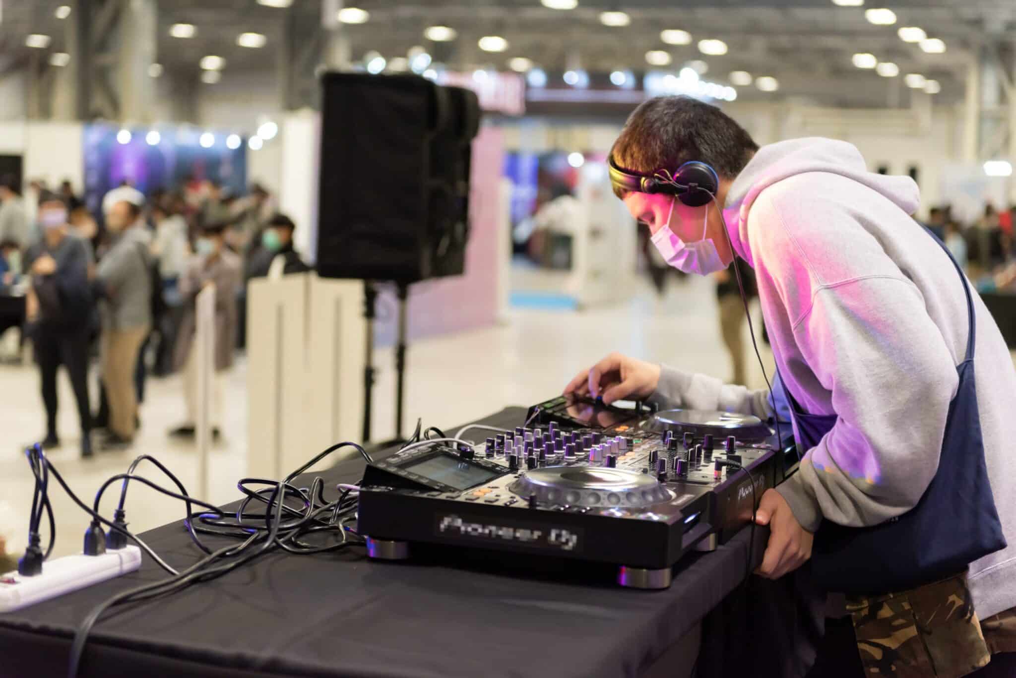 DJ Questionmark performing at G-EIGHT Game Show 2022